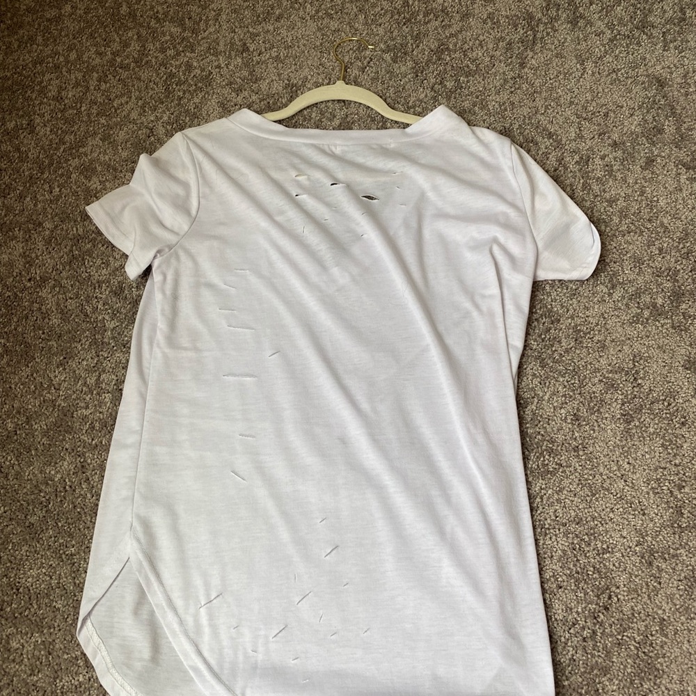 Distressed white V-Neck - Picture 2 of 2